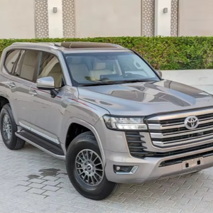 Toyota Hilux Usada Original para Land Cruiser, Caja de Cambios Manual/Automática, Combustible Diésel, Interior Oscuro, Volante a la Izquierda, en Venta - Product Image 1