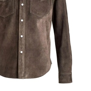 Chemises pour hommes en cuir véritable brun élégant, style personnalisé OEM, respirantes, de haute qualité, doublure en satin de cuir léger, boutons sur le devant - Product Image 3