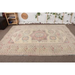 Alfombra Turca Vintage de Lana Beige, 6.3x8.1 pies (192x246 cm) - Product Image 2
