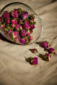 Acento floral decorativo de hojas de Rosa secas naturales 100% para eventos - Product Image 2