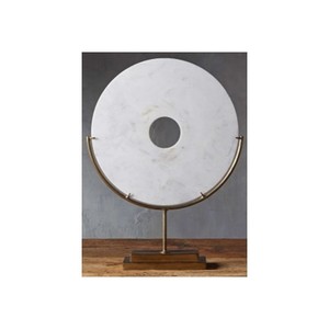 Sculpture de table abstraite en métal et marbre fabriquée à la main avec des courbes lisses et un design unique pour la décoration moderne de la maison et du bureau - Product Image 1