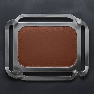 Plateau en cuir haut de gamme avec finition polie et coutures détaillées conçu pour les maisons sophistiquées et les espaces d'accueil de luxe - Product Image 3