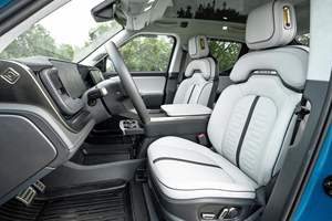 2024 R1T Adventure Edition AWD, Vehículo de Bajo Kilometraje, Transmisión Automática, Volante a la Izquierda, Combustible Gasolina/Eléctrico - Product Image 5