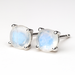 Pendientes de Plata de Ley con Baño de Rodio y Piedra Lunar Arcoíris Natural Romántica para Compromiso, Boda o Aniversario - Product Image 3