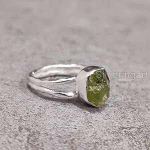 Bijoux en pierre brute Bague pour femme Péridot brut naturel Pierre précieuse Pierre de naissance d'août Anniversaire martelé Bague en argent sterling 925 - Product Image 2