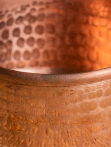 Ensemble de 2 bols en cuivre martelé à la main Tambat, bols ronds en cuivre massif, faits à la main, décoratifs et de service - Product Image 3