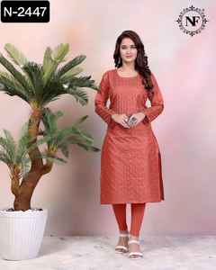 Las nuevas mujeres de diseñador usan colecciones de ropa de lujo con trabajo de bordado pesado y trabajo de secuencia pesada Kurtis con Dupatta - Product Image 6