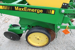 Cultivador Agrícola de Maíz, Sembradora de Maíz de 4 Filas, Sembradora de Fertilizante de Precisión, Bomba de Engranajes para Tractor, Alta Productividad - Product Image 3