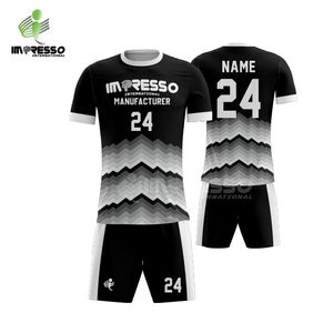 ชุดฟุตบอลคุณภาพสูงแบบ OEM สั่งทำพิเศษ ขาสั้น โพลีเอสเตอร์ 100% ระบายอากาศได้ดี ชุดกีฬา ออกแบบโลโก้ได้ตามต้องการ ไซส์ผู้ใหญ่ - Product Image 1