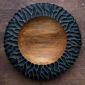 Bol en bois de noyer sculpté à la main avec bordure noire sculptée, centre de table décoratif, bol à fruits en bois artistique, décoration de table rustique moderne - Product Image 5