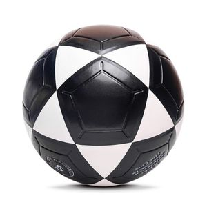 Pallone da calcio laminato in PU regolare con Logo personalizzato per la formazione scolastica, le sessioni di Club o le attività sportive di classe PE - Product Image 5