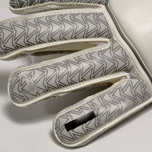 Guantes de fútbol de portero ligeros de alta calidad Guantes de fútbol de portero juvenil más vendidos - Product Image 6