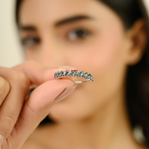 แหวนทองคำขาวแท้ K14 ประดับพลอยไพลินสีน้ำเงินทรงมาร์ควิส ดีไซน์หรูหรา คุณภาพเยี่ยม แบบครึ่งวง  สำหรับใส่ซ้อนกับแหวนอื่นๆ  เหมาะเป็นเครื่องประดับประจำวันเกิด - Product Image 2