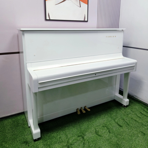 Piano Vertical Clásico Yamaha U1D, Importado de Japón, Artesanía Superior, Acabado Blanco de Alta Calidad, Rendimiento Suave - Product Image 2