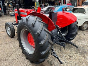 Tractor de Ruedas Massey Ferguson MF 260 2WD Usado y Reacondicionado de 45HP con Motor y Caja de Cambios en Venta - Product Image 1