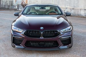 Venta en Subasta 2021: M8 Competition Coupé M, Paquete Exterior de Carbono, Color Ametrin Metálico - Product Image 6