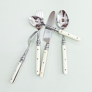 ชุดช้อนสแตนเลสสีเงินพร้อมก้านทองเหลืองที่เป็นเอกลักษณ์พร้อมด้ามจับใบอุปกรณ์ครัวสแตนเลส - Product Image 4