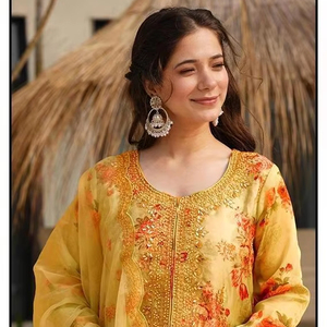 Conjunto étnico paquistaní indio encantado Organza estampada Shalwar Kameez Fondo de algodón importado Organza Dupatta Disponible Tallas XL/XXL - Product Image 1