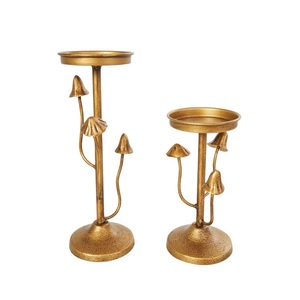 Portavelas vintage de hierro forjado con detalles rústicos martillados a mano y diseños exquisitamente curvos para interiores de estilo de granja - Product Image 5