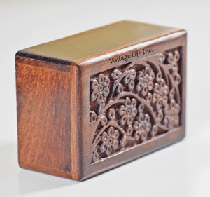 Boîte d'urne de luxe en bois sculptée à la main écologique, un mémorial intemporel magnifiquement conçu pour honorer préserver les cendres d'un être cher - Product Image 3