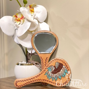 Espejos de maquillaje de cuero en relieve estampados hechos a mano florales personalizados genuinos regalos especiales de dama de honor con estilo de Rodeo occidental - Product Image 1