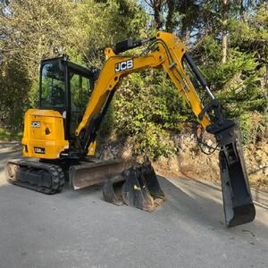 Excavadora JCB usada completamente operativa Excelente estado Caja de cambios sobre orugas Motor de CA Motor de bomba hidráulica Alta eficiencia para la venta - Product Image 1