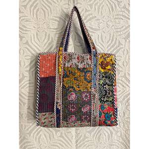 Bolsa de Mano de Algodón Acolchada con Estampado Floral, Hecha a Mano, Ligera y Lavable, Ideal para Publicidad - Product Image 1