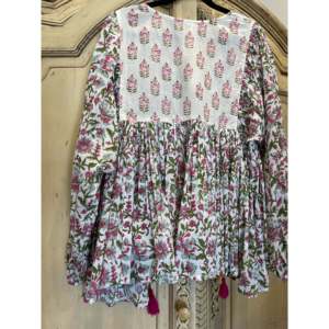 Blusa Gypsy - Estampado Floral Rosa, Cuello con Lazo de Gasa, con Encaje y Mangas con Volantes, Talla Única Casual para Primavera - Product Image 5