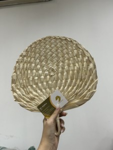 Abanico de mano de bambú de Vietnam, ventilador plegable Natural hecho a mano, perfecto para eventos de bodas y compradores minoristas 2025 - Product Image 3