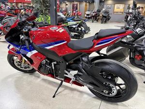 ขายประมูลรถมอเตอร์ไซค์ใหม่ CBR1000RR-R Fireblades SP ปี 2026 ความเร็วสูงสุดมากกว่า 80 กม./ชม. กำลังไฟ 1001-2000 วัตต์ พร้อมเงินดาวน์ - Product Image 4