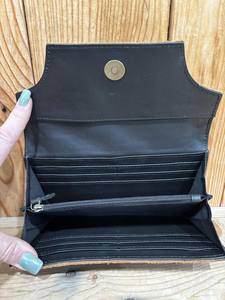 Un bracelet en cuir vintage fabriqué à la main et un portefeuille à trois volets pour les femmes une nouvelle collection d'accessoires occidentaux - Product Image 2