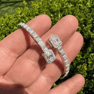 Bracelet en diamant Moissnaite à manchette ouverte pour femme - Product Image 5