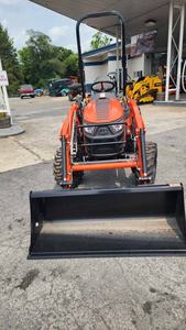 Nuevo Tractor Compacto Bad Boy 1025 de 25 HP, Tractor Agrícola Utilitario con Tracción en las 4 Ruedas, Motor Diésel y Construcción Resistente - Product Image 2