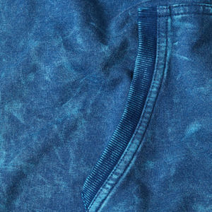 เสื้อฮู้ดดี้สไตล์โมเดิร์นลุคยุโรป ลวดลายฟอกสีแบบวินเทจ ผลิตจากโพลีเอสเตอร์ 100% เป็นมิตรต่อสิ่งแวดล้อม คุณภาพดีเยี่ยม ให้ความสบายระดับพรีเมียม ผ้าฟลีซเนื้อนุ่ม ดีไซน์เรียบหรู มีกระเป๋า - Product Image 4