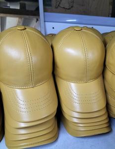 Berretti da Baseball in pelle alla moda con tesa curva per sport all'aria aperta - Product Image 3