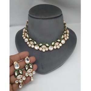 ชุดเครื่องประดับงานแต่งงานและงานหมั้นสำหรับผู้หญิง ดีไซน์หรูหรา ชุบทอง ประดับมอสซาไนต์และไข่มุก สร้อยคอหลายชั้นทันสมัย พร้อมต่างหู - Product Image 1
