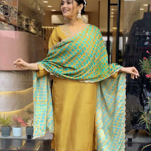 Dernier Designer Viscose Soie Broderie Travail Kurti Set Par FabZone - Product Image 1