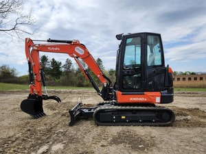 รถขุดขนาดเล็ก Kubota KX040-S แบบตีนตะขาบ พร้อมบุ้งกี๋ขนาด 0.09 ลูกบาศก์เมตร สำหรับงานก่อสร้าง - Product Image 1