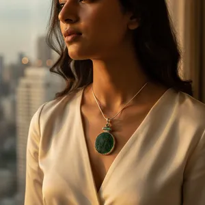 Collier pendentif floral tendance en argent 925 avec jade pour fiançailles et mariage - Chaîne à maillons plaquée or - Product Image 2