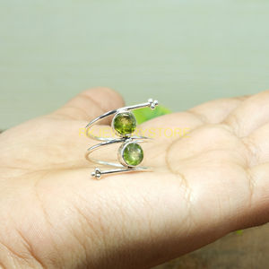 แหวนเพอริดอทสีเขียวคุณภาพสูง แหวนเงินแท้ 925 แหวนสเตทเมนท์ แหวนดีไซน์แฮนด์เมด แหวนพลอย แหวนเครื่องประดับเพอริดอท ของขวัญ - Product Image 2