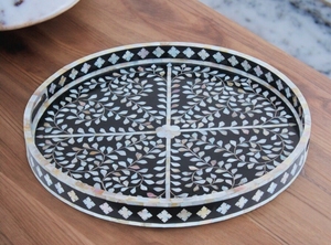 Plato para Servir Hecho a Mano con Incrustaciones de Hueso y Diseño Floral Étnico en Resina |   Decoración de Cocina Antigua - Product Image 2