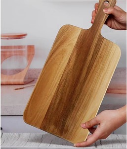Planche à découper en bois naturel écologique avec poignée intégrée et trou de suspension, épaisseur 1,5 cm, compatible lave-vaisselle, REHMAN CRAFT - Product Image 6