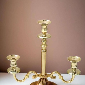 Meilleur prix de gros Candélabre luxueux en cristal à 3 bras Creative Metal Aluminium Gold Finish Handicraft Durable Handmade Tall - Product Image 2