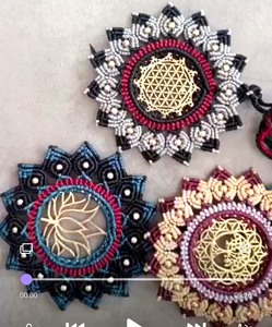 Collier en macramé cercle plaqué or laiton, fils multicolores, réglable, style bohème, fait main, bijou statement - Product Image 2