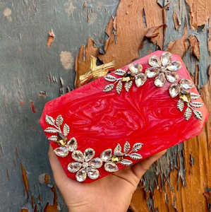 Pochette en métal argenté entièrement ornée de perles blanches au stock de gros disponible ornements de jardin - Product Image 2