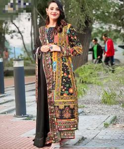 Juego de Crape/Creepe Salwar Dupatta con estampado de cuadros modernos y detalles de perlas - Product Image 3