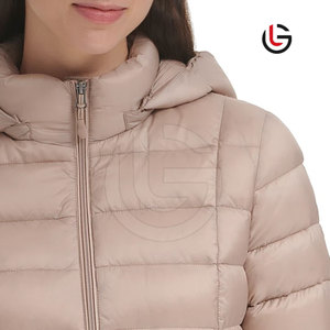 Services OEM, veste matelassée à capuche avec fermeture éclair pour femme, logo personnalisé de haute qualité, nouveau design pour l'hiver - Product Image 4