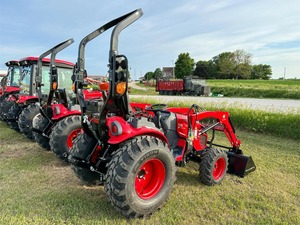 Mini Tractor Agrícola TYM T25 a Precio Económico, Tractor de Ruedas con Cargador, 24HP, 4x4, en Venta - Product Image 2