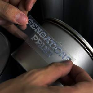 Etiquetas adhesivas UV plateadas y doradas impermeables personalizadas - Product Image 1