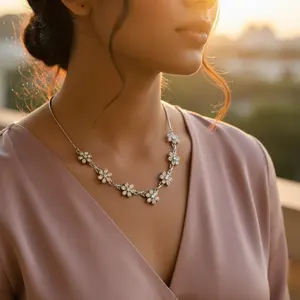 สร้อยคอคริสตัลดอกไม้สีเงินสำหรับผู้หญิง - Product Image 2